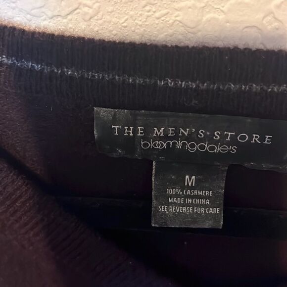 Mens Purple 100% Casheme Sweater - NEVER WORN - Sitting in Closet - Sizes Medium - Picture 3 of 4